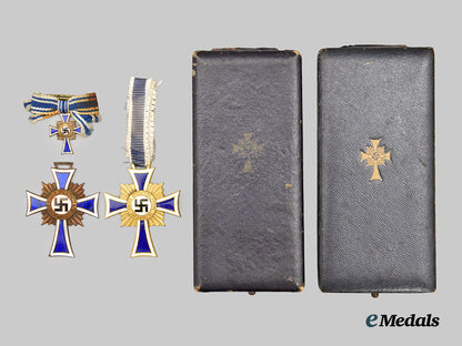 germany,_third_reich._a_lot_of_honour_crosses_of_the_german_mother,_with_cases___m_n_c0329