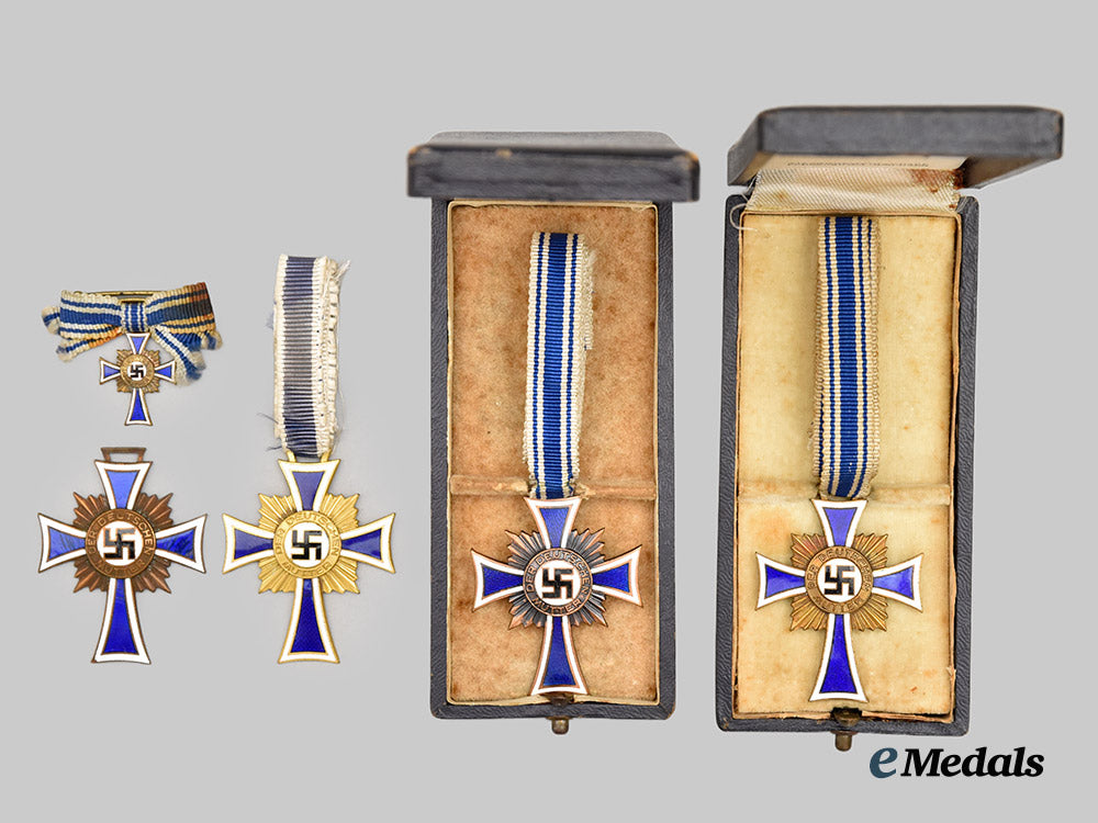 germany,_third_reich._a_lot_of_honour_crosses_of_the_german_mother,_with_cases___m_n_c0332