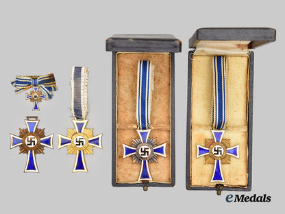 germany,_third_reich._a_lot_of_honour_crosses_of_the_german_mother,_with_cases___m_n_c0332