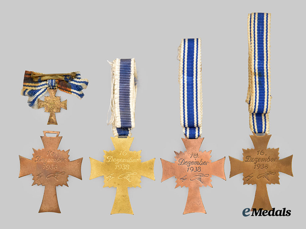 germany,_third_reich._a_lot_of_honour_crosses_of_the_german_mother,_with_cases___m_n_c0334