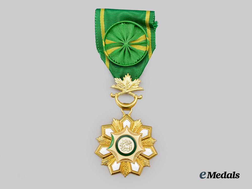 saudi_arabia._an_order_of_abdulaziz_al_saud,_i_i_i_class_officer___m_n_c0334