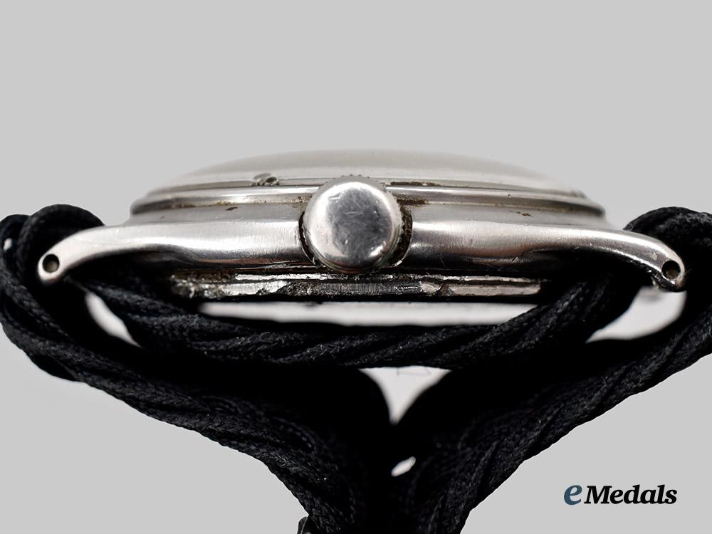 germany,_wehrmacht._a_serviceman’s_wristwatch,_by_doxa,_c.1944___m_n_c0367