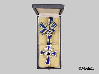 germany,_third_reich._an_honour_cross_of_the_german_mother,_silver_grade_with_miniature_and_case,_by_rudolf_souval___m_n_c0470