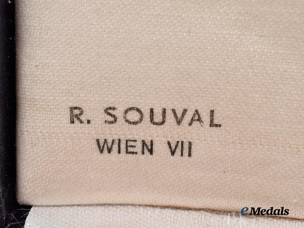 germany,_third_reich._an_honour_cross_of_the_german_mother,_silver_grade_with_miniature_and_case,_by_rudolf_souval___m_n_c0471