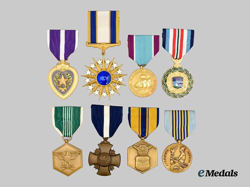 united_states._eight_decorations&_awards_in_case___m_n_c0473