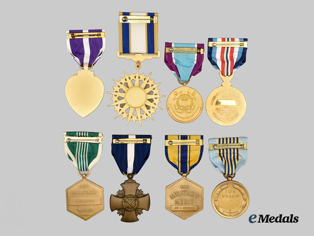 united_states._eight_decorations&_awards_in_case___m_n_c0474