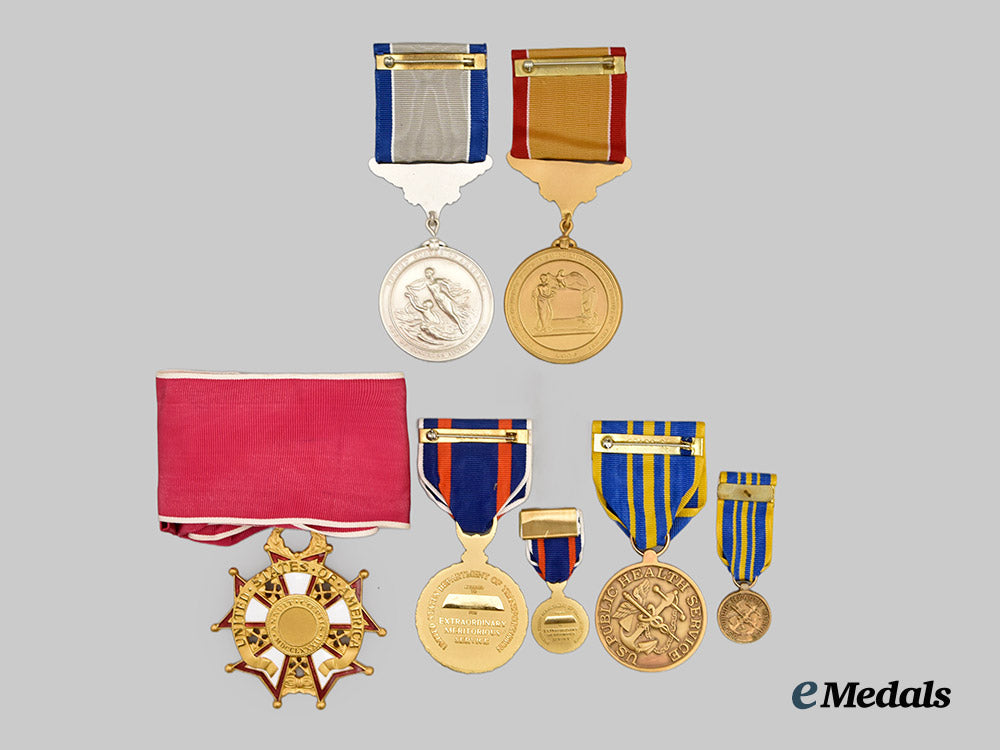 united_states._five_decorations&_awards_in_case___m_n_c0487