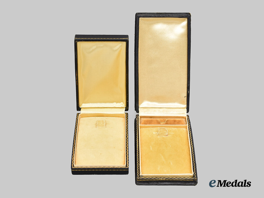 united_states._two_pre1945_medal_cases___m_n_c0501