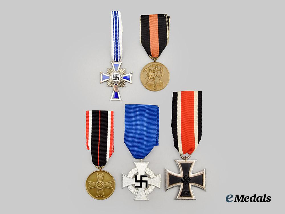 germany,_third_reich._a_mixed_lot_of_awards_for_military_and_civil_service___m_n_c0502