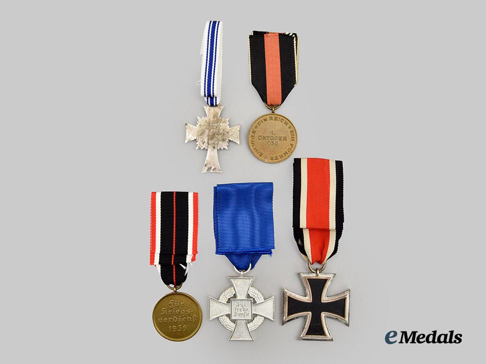germany,_third_reich._a_mixed_lot_of_awards_for_military_and_civil_service___m_n_c0505