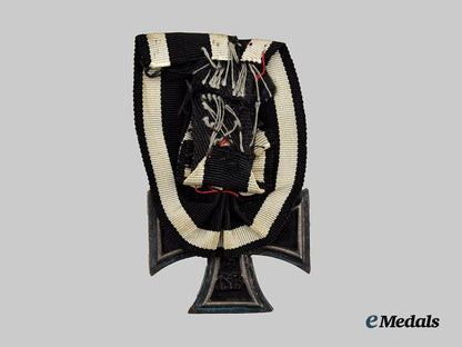 germany,_imperial._a1914_iron_cross_i_i_class,_on_parade_mount___m_n_c0511