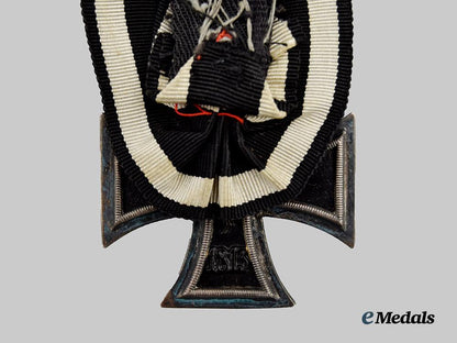 germany,_imperial._a1914_iron_cross_i_i_class,_on_parade_mount___m_n_c0512