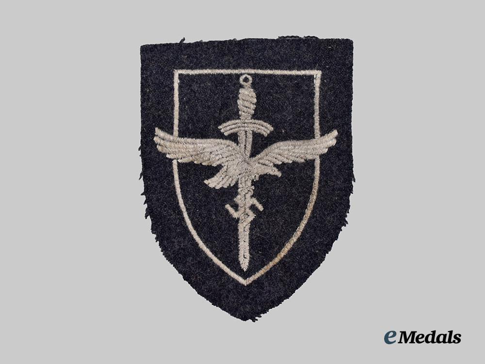 germany,_luftwaffe._a_female_flak_helper’s_sleeve_insignia___m_n_c0513