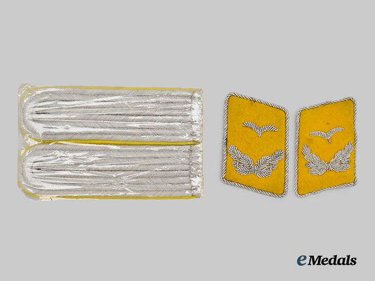 germany,_luftwaffe._a_set_of_flight_personnel_leutnant_rank_insignia___m_n_c0522