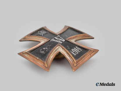 germany,_imperial._a1914_iron_cross_i_class,_brass_frame_screwback_variant___m_n_c0528