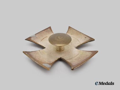 germany,_imperial._a1914_iron_cross_i_class,_brass_frame_screwback_variant___m_n_c0530