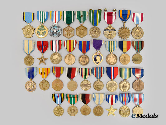 united_states._a_lot_of_medals,_decorations,_and_awards___m_n_c0542