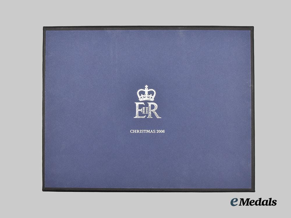 united_kingdom._her_majesty_queen_elizabeth_i_i._christmas2006_gift_of_a_framed_photograph,60th_birthday,_boxed___m_n_c0542