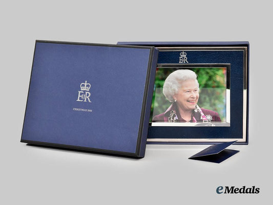 united_kingdom._her_majesty_queen_elizabeth_i_i._christmas2006_gift_of_a_framed_photograph,60th_birthday,_boxed___m_n_c0545