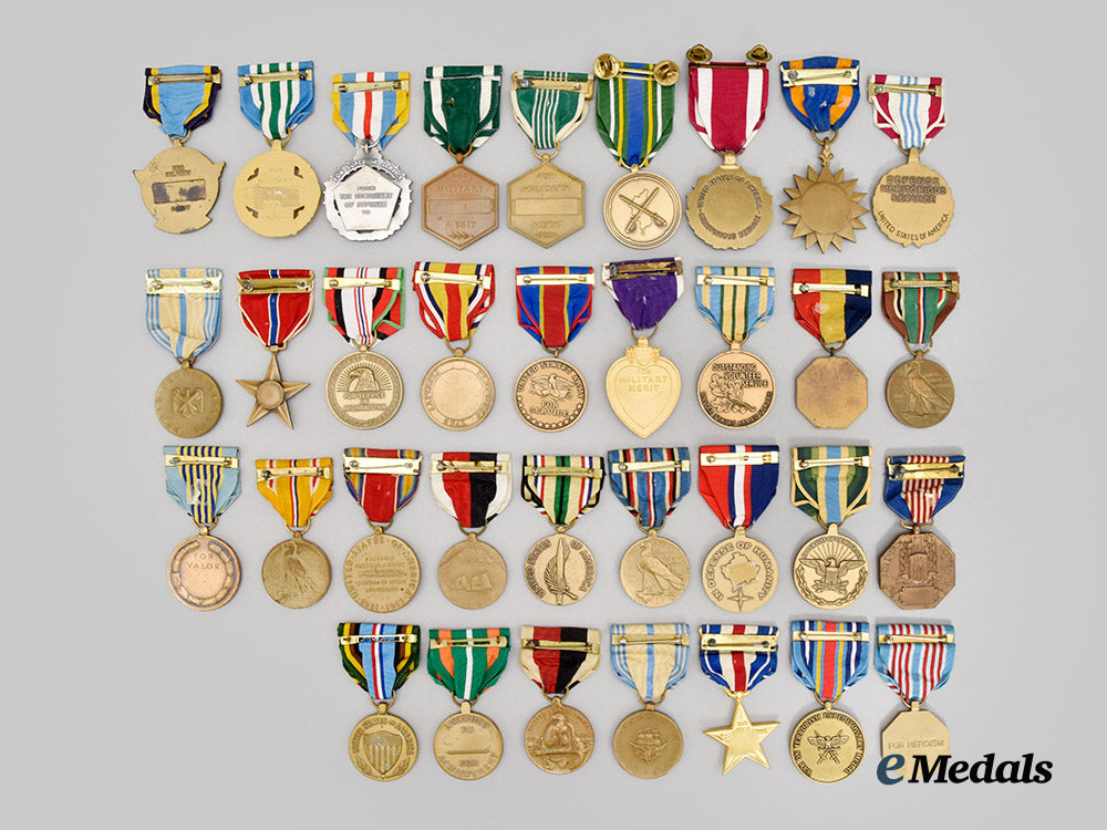 united_states._a_lot_of_medals,_decorations,_and_awards___m_n_c0545
