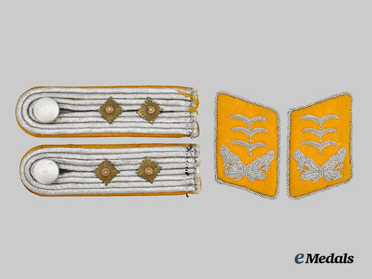 germany,_luftwaffe._a_set_of_flight_personnel_hauptmann_rank_insignia___m_n_c0583