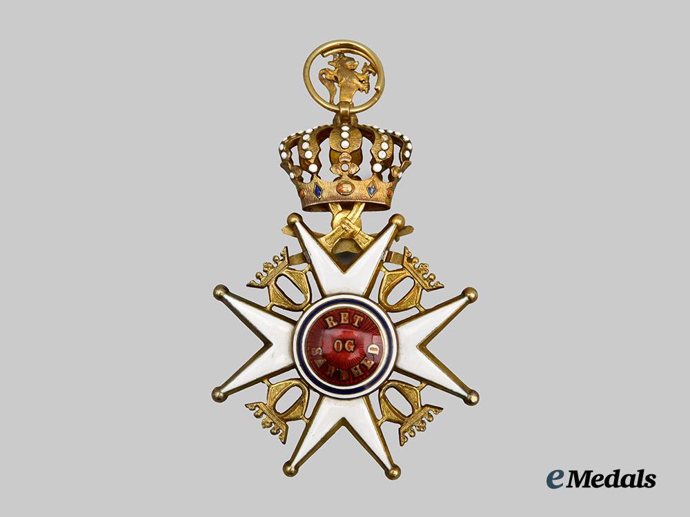 norway,_kingdom._an_order_of_olaf_in_gold,_i_class_knight_with_swords,_c.1920___m_n_c0591