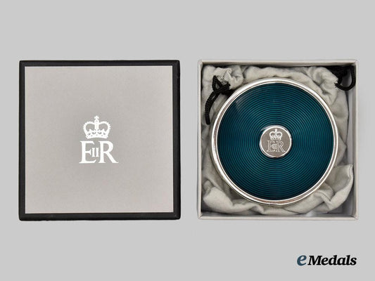 united_kingdom._her_majesty_queen_elizabeth_i_i._christmas2014_gift_of_a_small_jewelry_box,_boxed___m_n_c0632