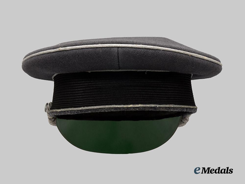 germany,_luftwaffe._an_officer’s_visor_cap,_by_peküro___m_n_c0638