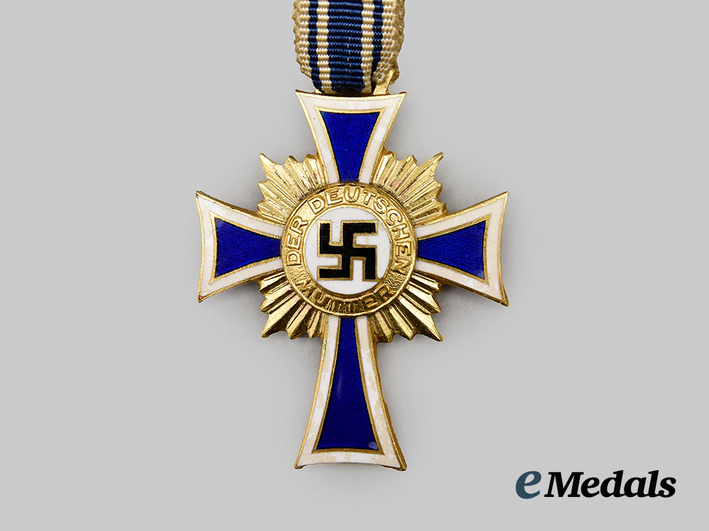 germany,_third_reich._an_honour_cross_of_the_german_mother,_gold_grade_with_case,_by_alois_rettenmaier___m_n_c0660