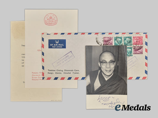 tebet._a_signed_photograph_of_his_holiness_the14th_dalai_lama(_tenzin_gyatso)_with_accompanying_letter___m_n_c0692