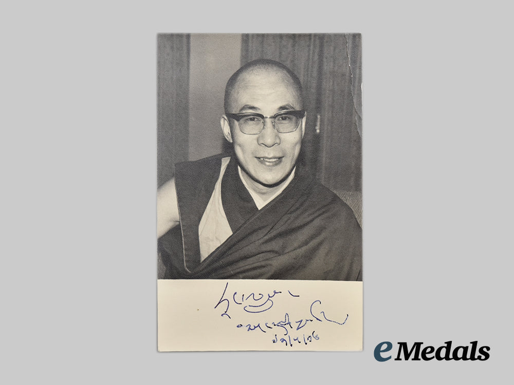 tebet._a_signed_photograph_of_his_holiness_the14th_dalai_lama(_tenzin_gyatso)_with_accompanying_letter___m_n_c0693