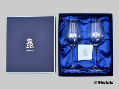 united_kingdom._her_majesty_queen_elizabeth_i_i._christmas2019_gift_of_a_two-_piece_wine_glass_set,_boxed___m_n_c0701