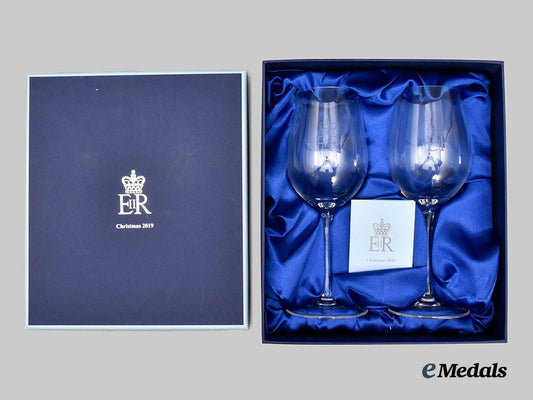 united_kingdom._her_majesty_queen_elizabeth_i_i._christmas2019_gift_of_a_two-_piece_wine_glass_set,_boxed___m_n_c0701