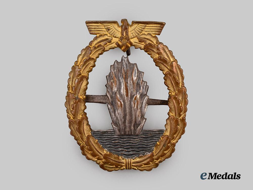 germany,_kriegsmarine._a_minesweeper_war_badge,_variation3,_by_wilhelm_deumer___m_n_c0717