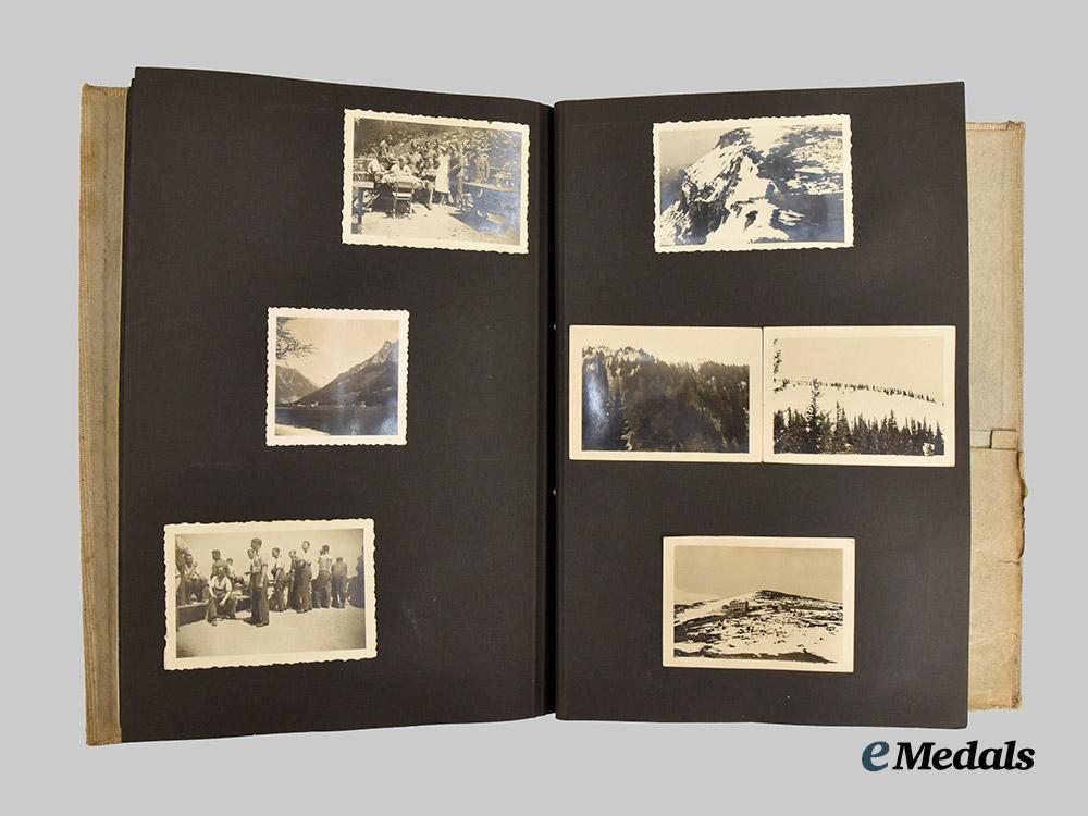 germany,_heer._a_private_wartime_photo_album,_battle_of_france_with_award_documents,_to_obergefreiter_benedikt_kellermann___m_n_c0734