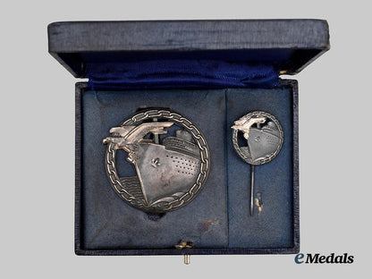 germany,_kriegsmarine._a_block_runner_badge,_with_miniature_and_case,_by_schwerin___m_n_c0737