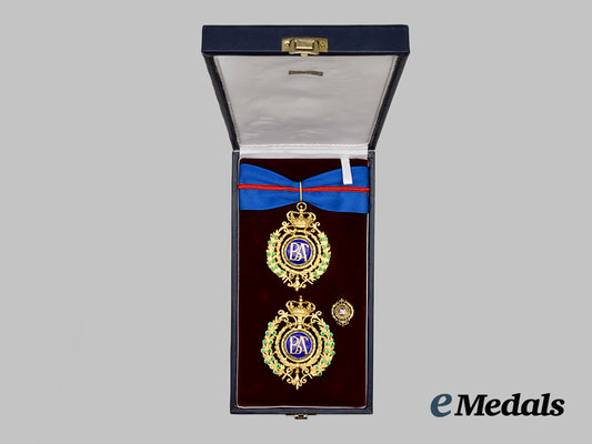 spain,_kingdom._a_gold_medal_of_merit_in_the_fine_arts_to_geraldine_chaplin(_daughter_of_charlie_chaplin)___m_n_c0738