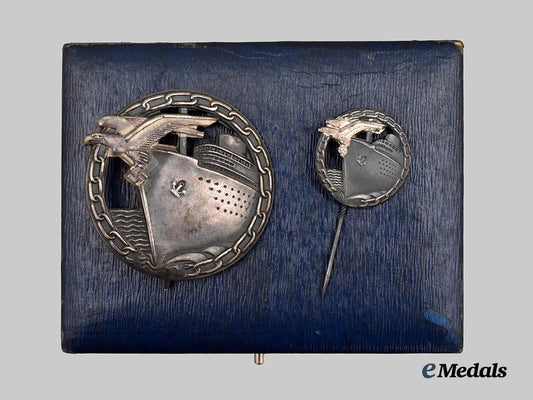germany,_kriegsmarine._a_block_runner_badge,_with_miniature_and_case,_by_schwerin___m_n_c0738