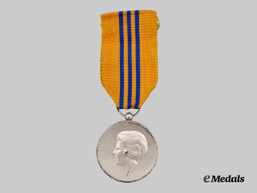 netherlands,_kingdom._a_inauguration_of_queen_beatrix,_april30,1980_medal___m_n_c0799