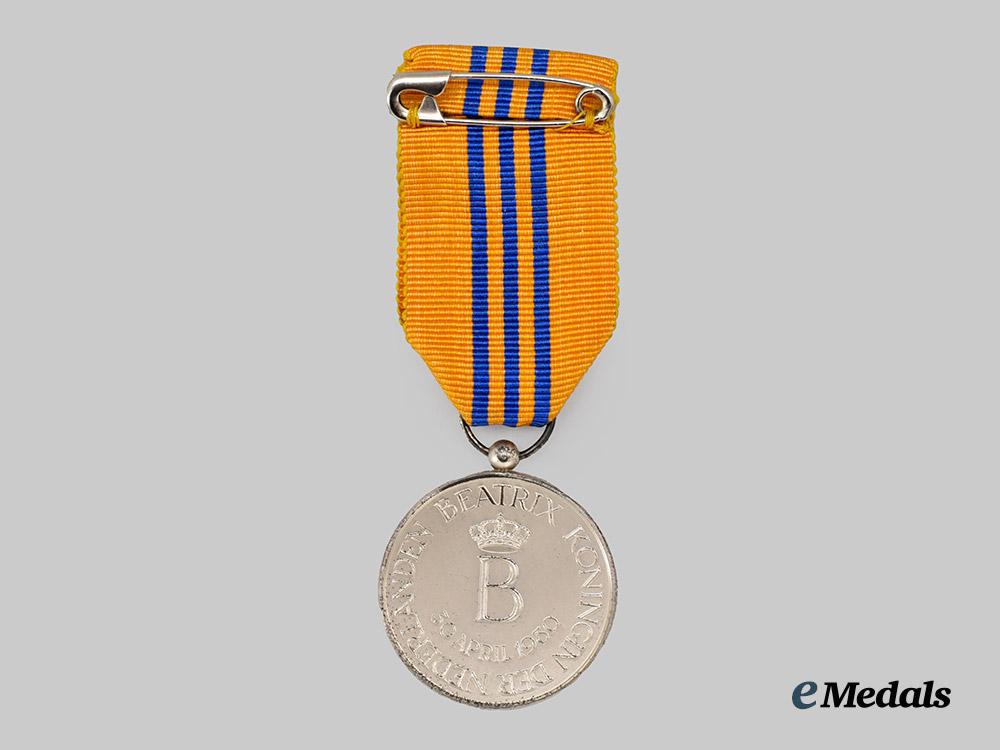 netherlands,_kingdom._a_inauguration_of_queen_beatrix,_april30,1980_medal___m_n_c0803