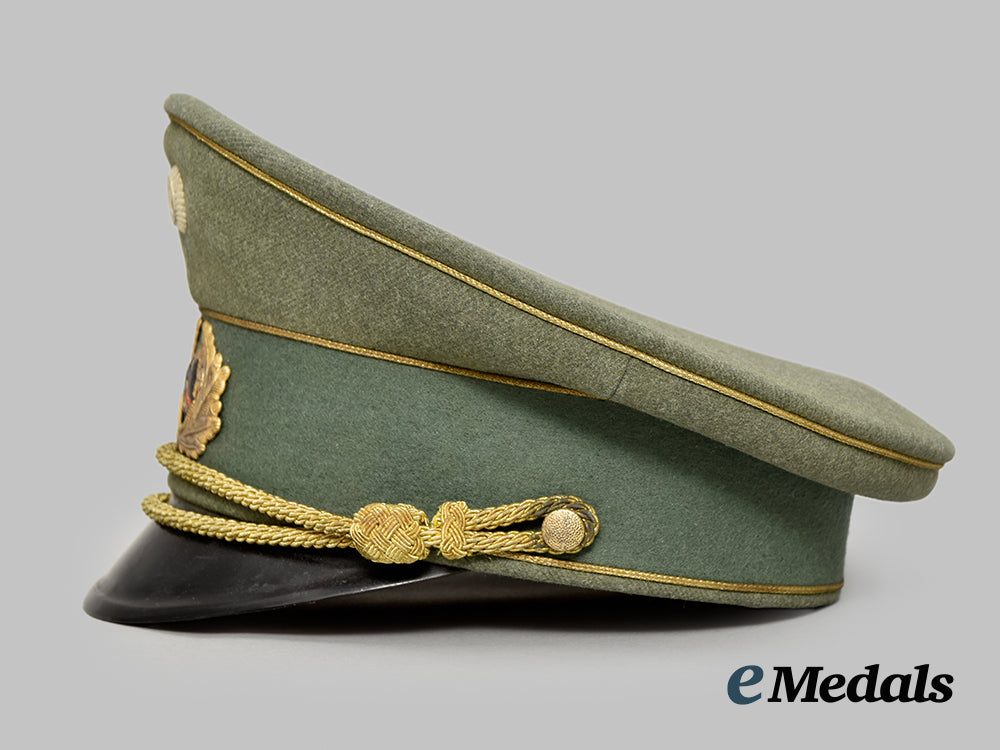 germany,_weimar_republic._a_rare_reichswehr_general’s_visor_cap,_by_clemens_wagner___m_n_c0837