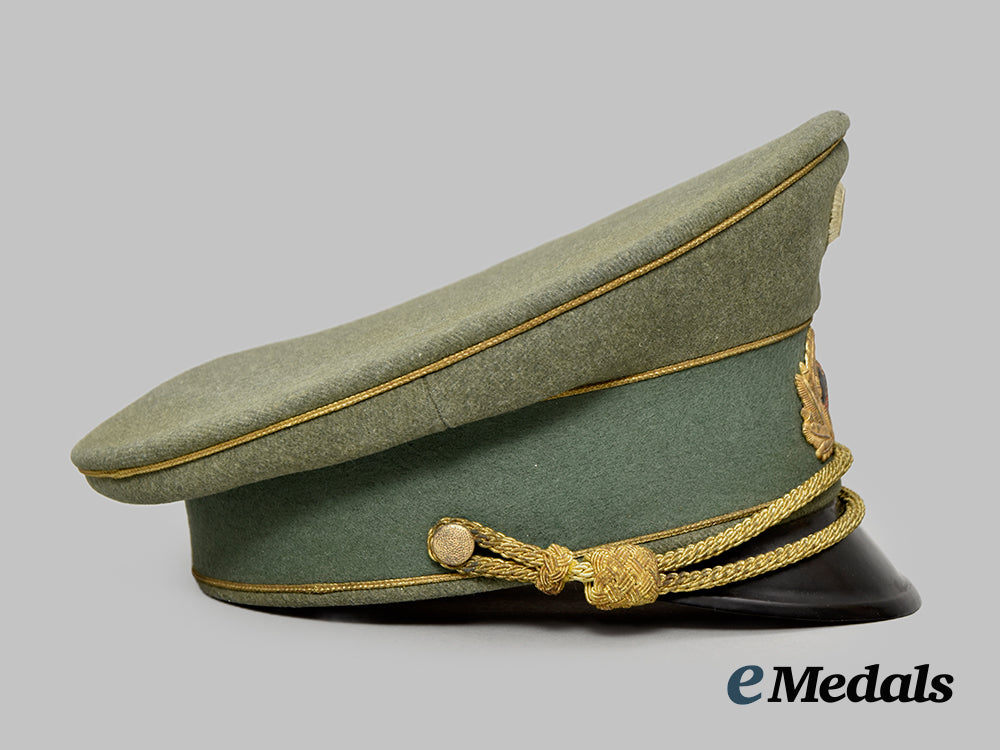 germany,_weimar_republic._a_rare_reichswehr_general’s_visor_cap,_by_clemens_wagner___m_n_c0838