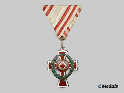 austria,_imperial._a_honour_decoration_of_the_red_cross,_i_i_class_cross___m_n_c0841