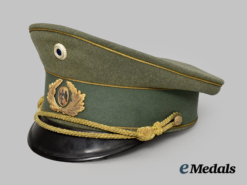 germany,_weimar_republic._a_rare_reichswehr_general’s_visor_cap,_by_clemens_wagner___m_n_c0842