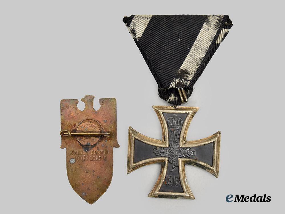 germany,_third_reich._a_pair_of_decorations___m_n_c0874