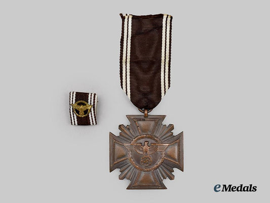 germany,_n_s_d_a_p._a_long_service_award,_i_i_i_class_for10_years,_early_aluminum_variant_with_ribbon_bar_by_paul_meybauer___m_n_c0937