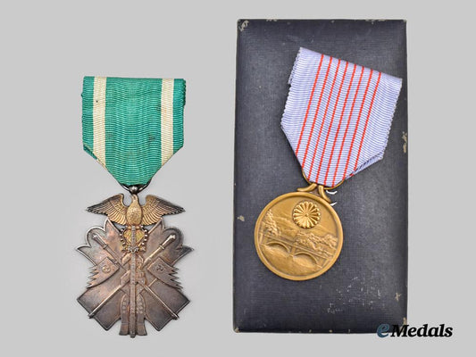 japan,_empire._a_pair_of_decorations___m_n_c0947