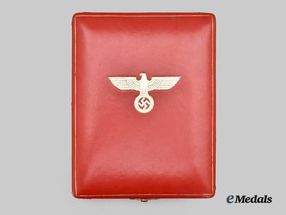germany,_third_reich._an_order_of_the_german_eagle,_i_i/_i_i_i_class_cross_with_case,_by_gebrüder_godet___m_n_c1028