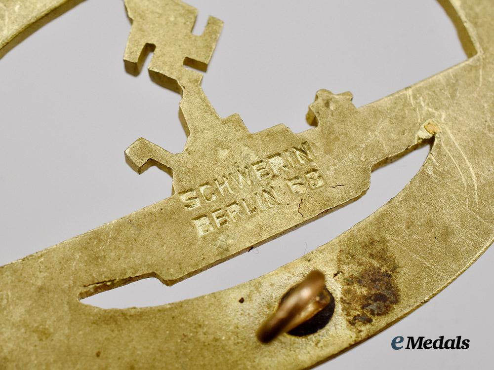 germany,_kriegsmarine._a_u-_boat_war_badge,_by_schwerin___m_n_c1047
