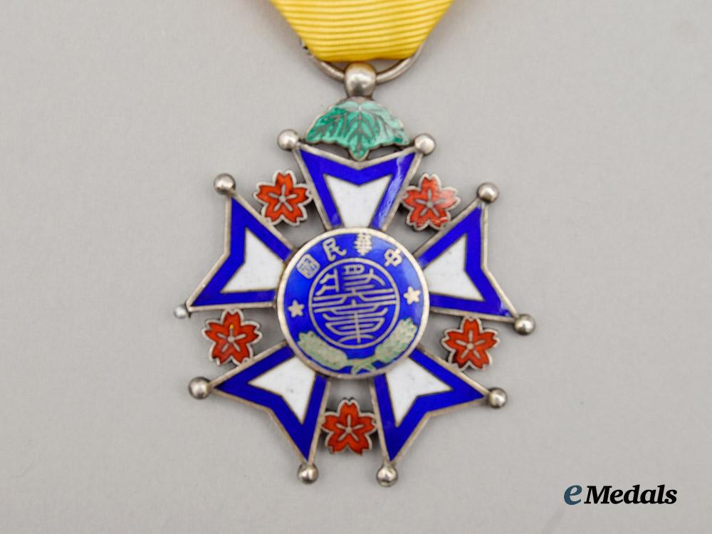 china,_republic._a_beiyang_government_merit_medal,_i_i_class_officer,_c.1922___m_n_c1082